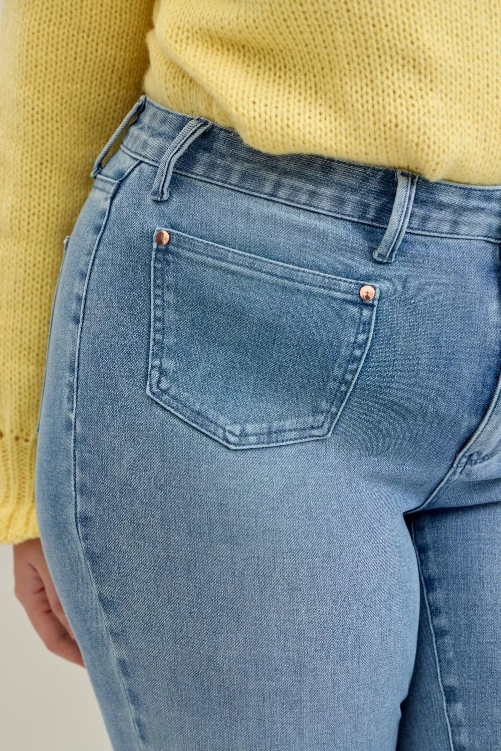 Judy Blue Full Size Mid Rise Bootcut Jeans with Contrast Wash & Front Patch Pockets