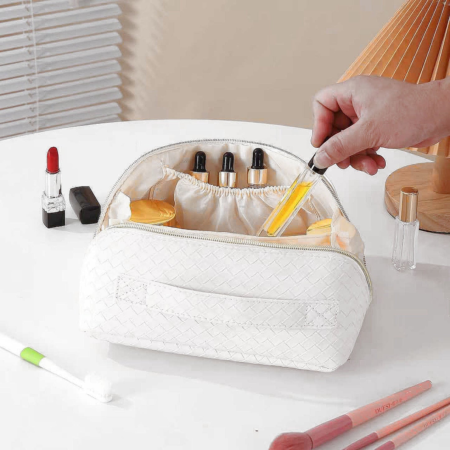 Makeup Bag White PU Leather Travel Cosmetic Organizer for Daily Use